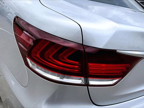 Used 2013 Lexus LS 460 w/ Comfort Pkg RWD image 26