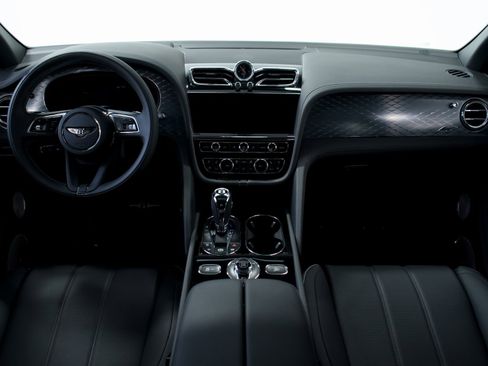 Certified 2025 Bentley Bentayga image 28