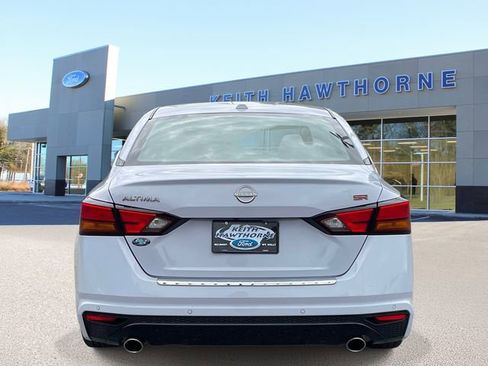 Used 2023 Nissan Altima 2.5 SR FWD image 5