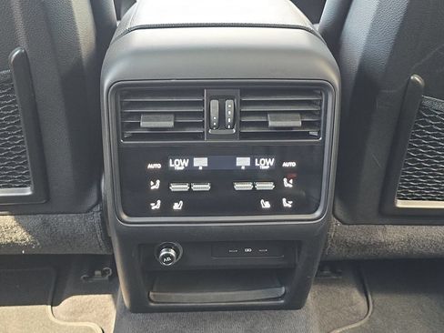 Used 2024 Porsche Cayenne AWD/4WD image 15