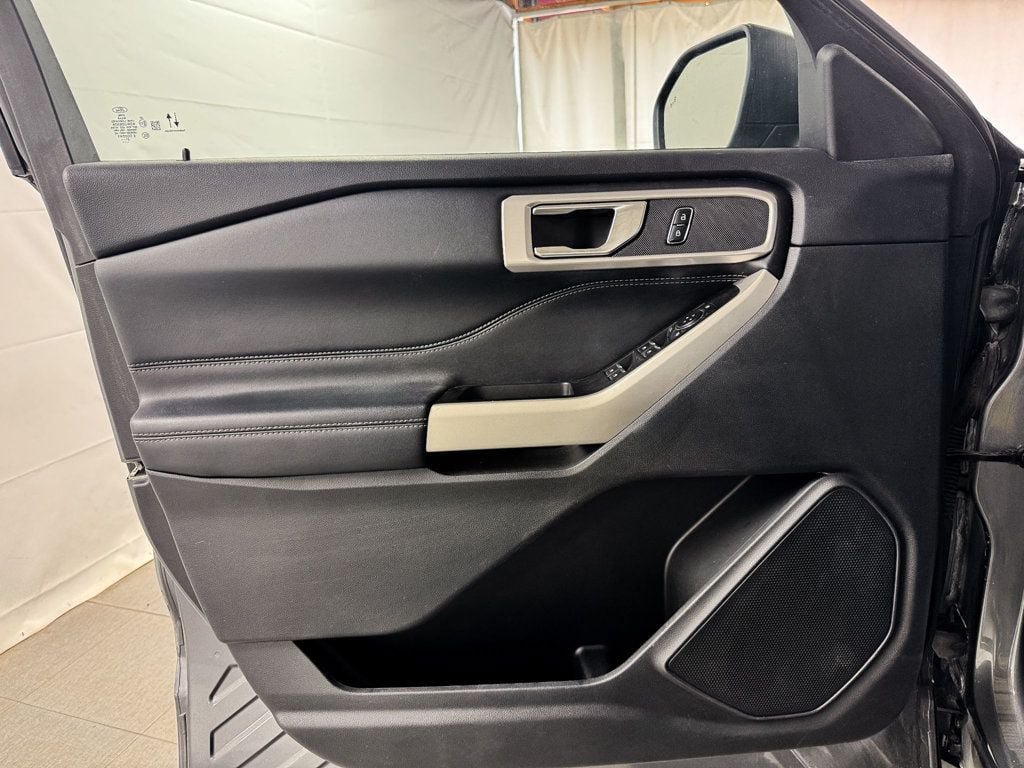 Used 2022 Ford Explorer XLT w/ Equipment Group 202A AWD/4WD image 16