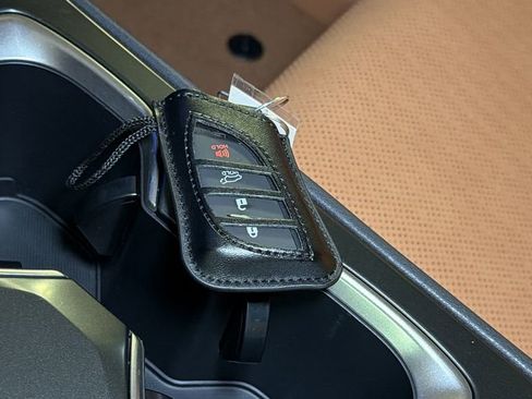 Certified 2025 Lexus RZ 450e w/ Technology Package image 30