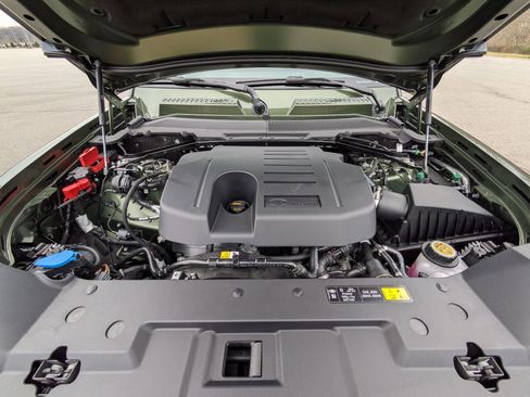 New 2026 Land Rover Defender 110 X-Dynamic SE image 32