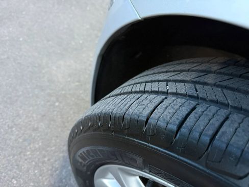 Used 2013 Hyundai Genesis 3.8 RWD image 33
