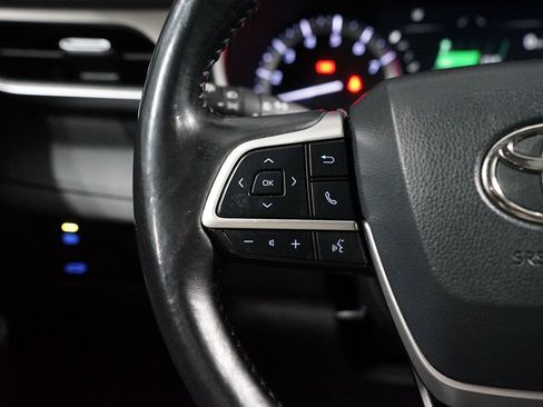 Used 2022 Toyota Highlander XLE image 14