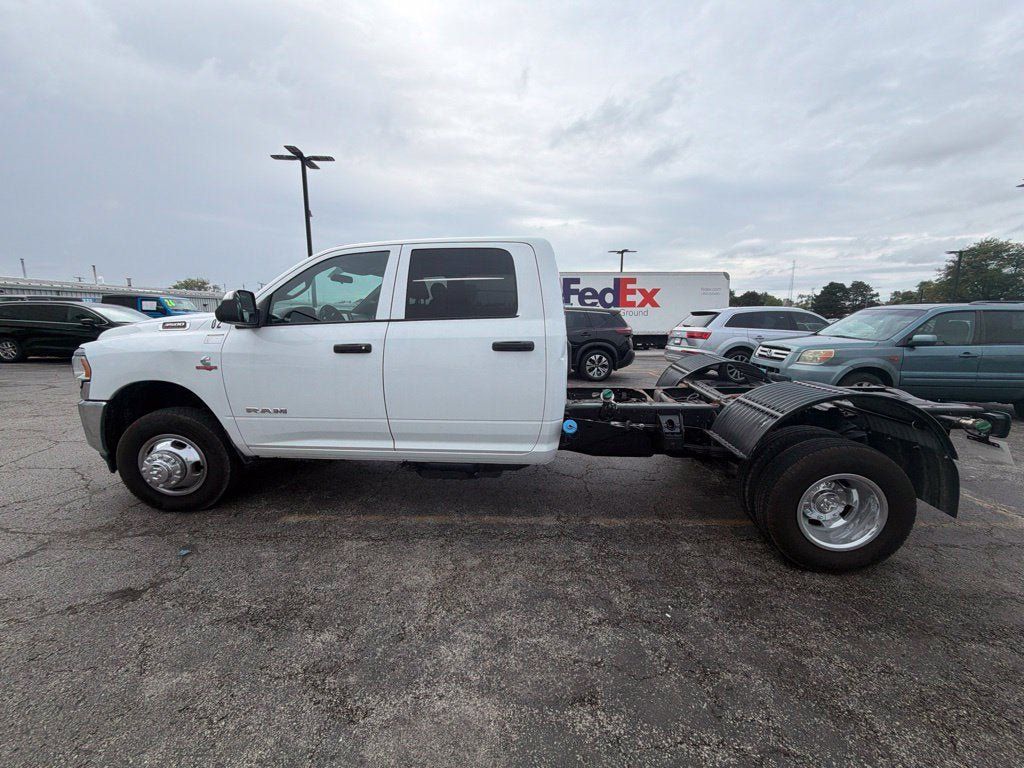 Used 2022 RAM 3500 Tradesman w/ Chrome Appearance Group AWD/4WD image 7