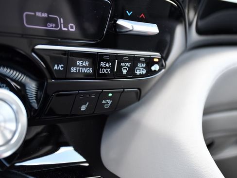 Used 2025 Acura MDX SH-AWD w/ Technology Package image 14