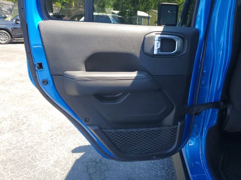 Used 2023 Jeep Gladiator Overland AWD/4WD image 23