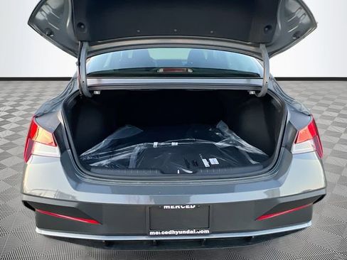 New 2026 Hyundai Elantra SE image 23