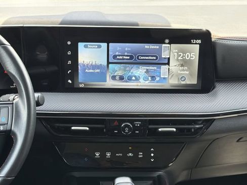 Used 2025 Nissan Kicks SR FWD image 17