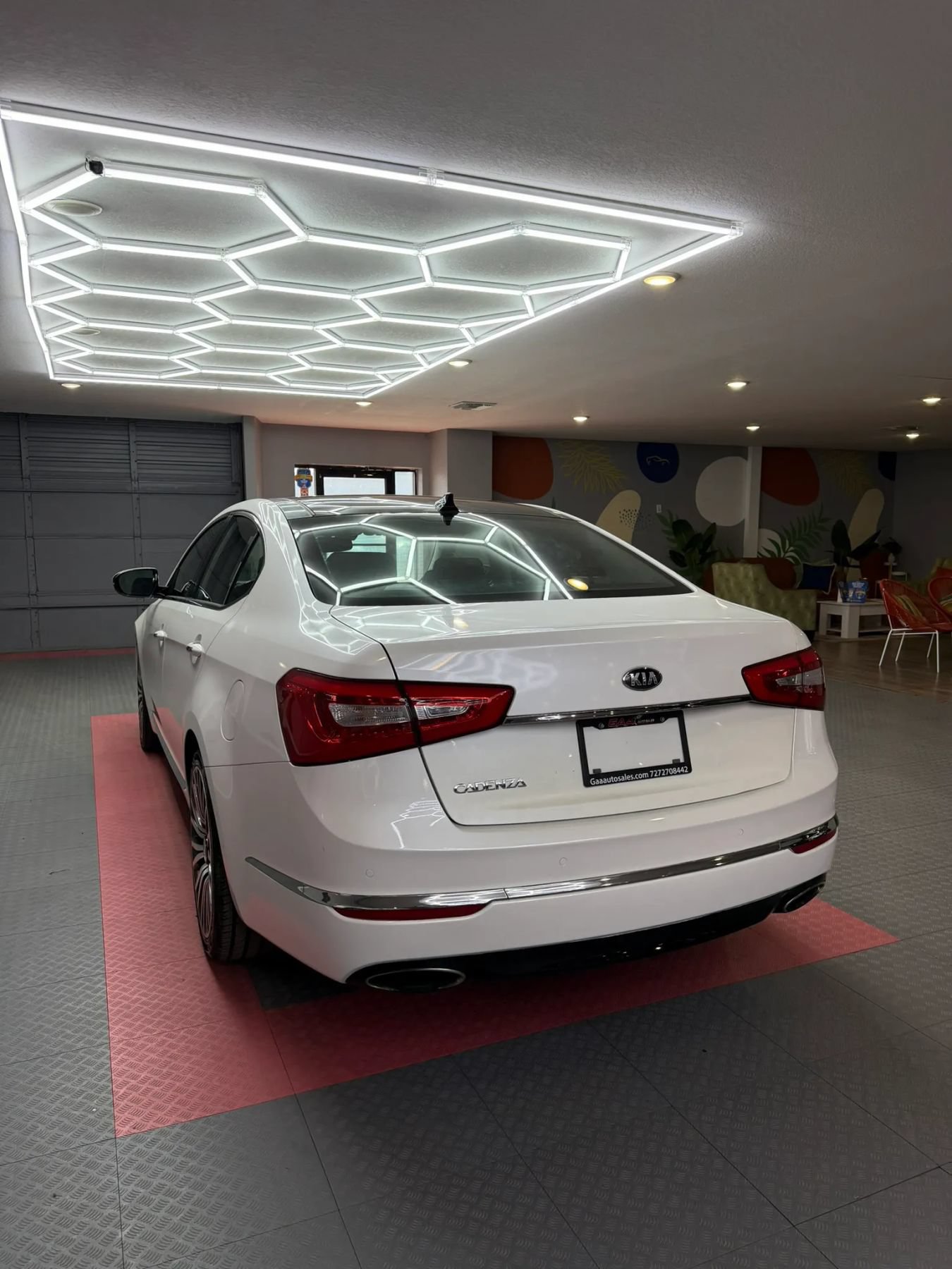 Used 2015 Kia Cadenza Premium w/ Technology Package FWD image 4