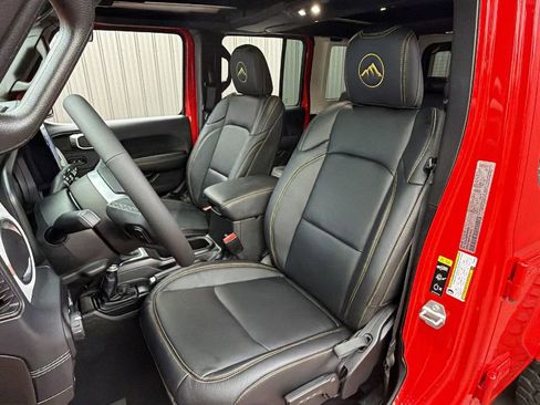 Used 2025 Jeep Wrangler Unlimited Sahara w/ Safety Group AWD/4WD image 21