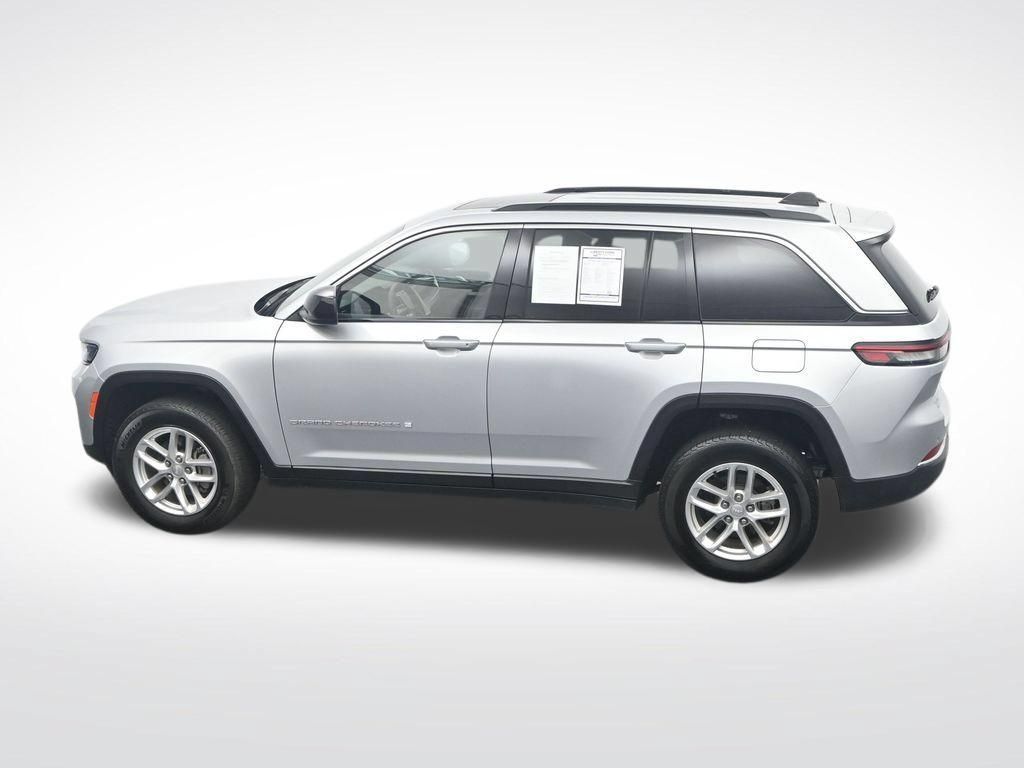 Used 2025 Jeep Grand Cherokee Laredo X AWD/4WD image 37