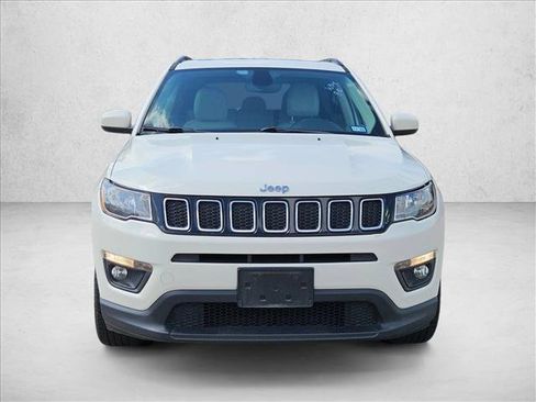 Used 2018 Jeep Compass Latitude FWD image 2