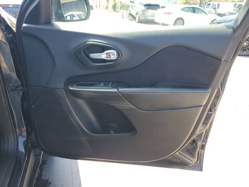 Used 2015 Jeep Cherokee Latitude image 39