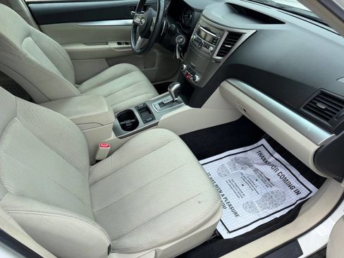 Used 2010 Subaru Outback 2.5i Premium AWD/4WD image 13