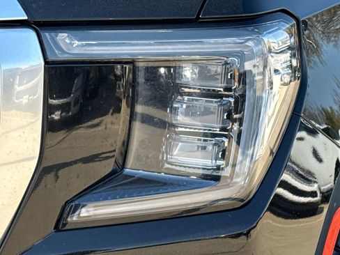 Used 2023 GMC Yukon Denali AWD/4WD image 4