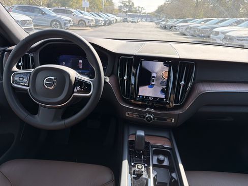 Certified 2024 Volvo XC60 T8 Plus image 30