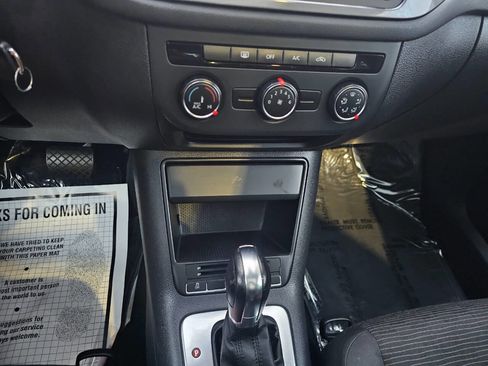 Used 2013 Volkswagen Tiguan S image 13
