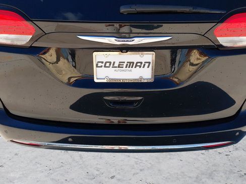 Used 2019 Chrysler Pacifica Touring-L FWD image 18