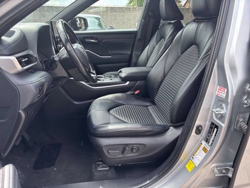 Used 2024 Toyota Highlander XSE FWD image 39