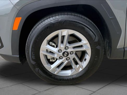 Used 2025 Hyundai Tucson SE FWD image 11