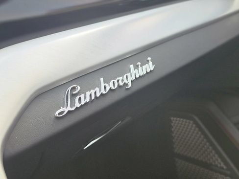 Used 2022 Lamborghini Urus AWD/4WD image 27