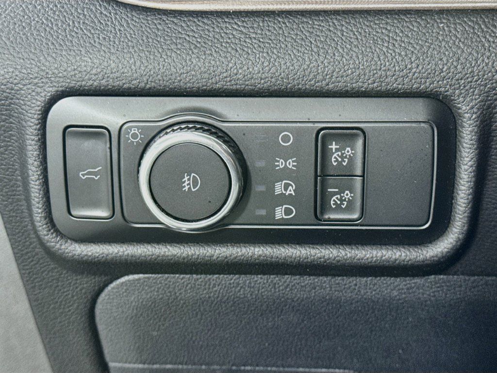 Used 2024 Ford Explorer Limited w/ Limited Technology Package RWD image 10