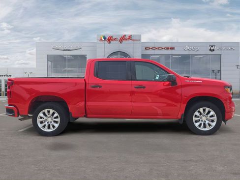 Used 2022 Chevrolet Silverado 1500 Custom RWD image 6