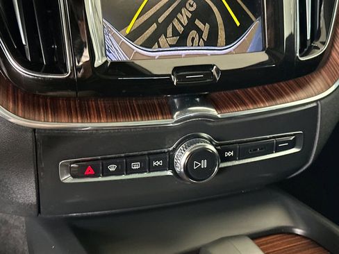 Certified 2023 Volvo XC60 B5 Plus AWD/4WD image 20