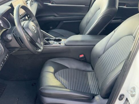 Used 2024 Toyota Camry SE image 5