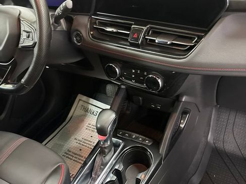 Used 2025 Chevrolet TrailBlazer RS FWD image 24