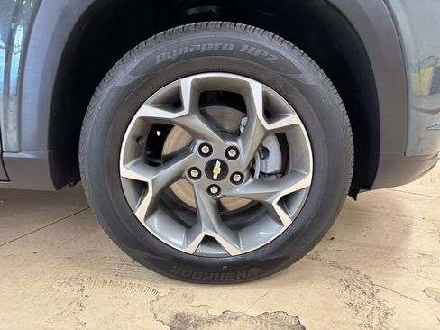 Used 2025 Chevrolet Trax LT FWD image 29