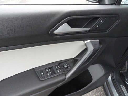 Used 2021 Volkswagen Tiguan SE R-Line image 17