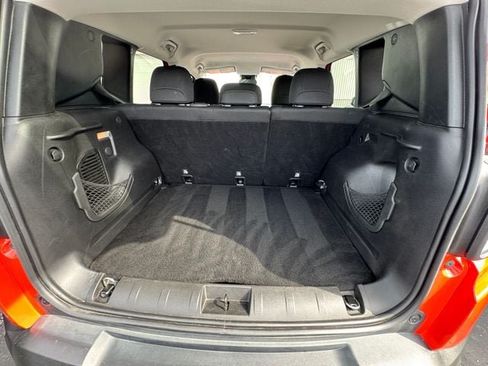 Used 2019 Jeep Renegade Latitude w/ Cold Weather Group AWD/4WD image 38