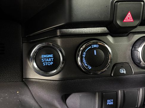 Used 2023 Toyota Tacoma TRD Off-Road AWD/4WD image 20
