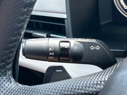 Used 2025 Mitsubishi Outlander 4WD Plug-In Hybrid image 23