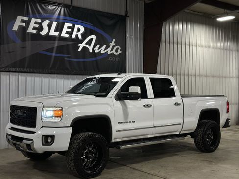 Used 2015 GMC Sierra 2500 Denali w/ Duramax Plus Package image 1