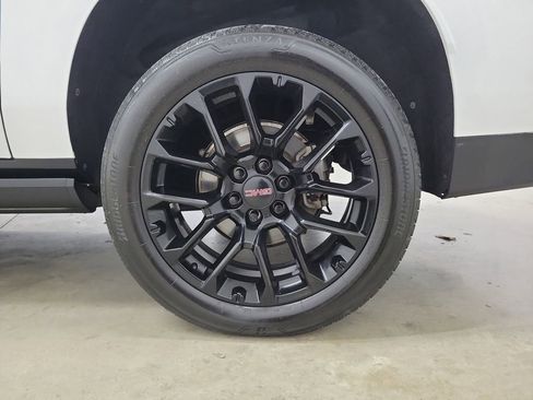 Used 2022 GMC Yukon XL Denali RWD image 9