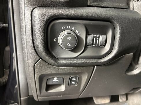 Used 2019 RAM 1500 Laramie AWD/4WD image 14