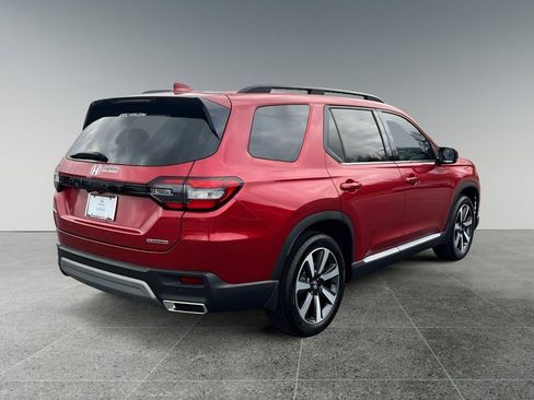 Certified 2025 Honda Pilot Touring image 6