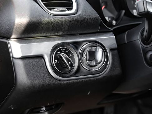 Used 2021 Porsche 718 Cayman w/ Premium Package image 17