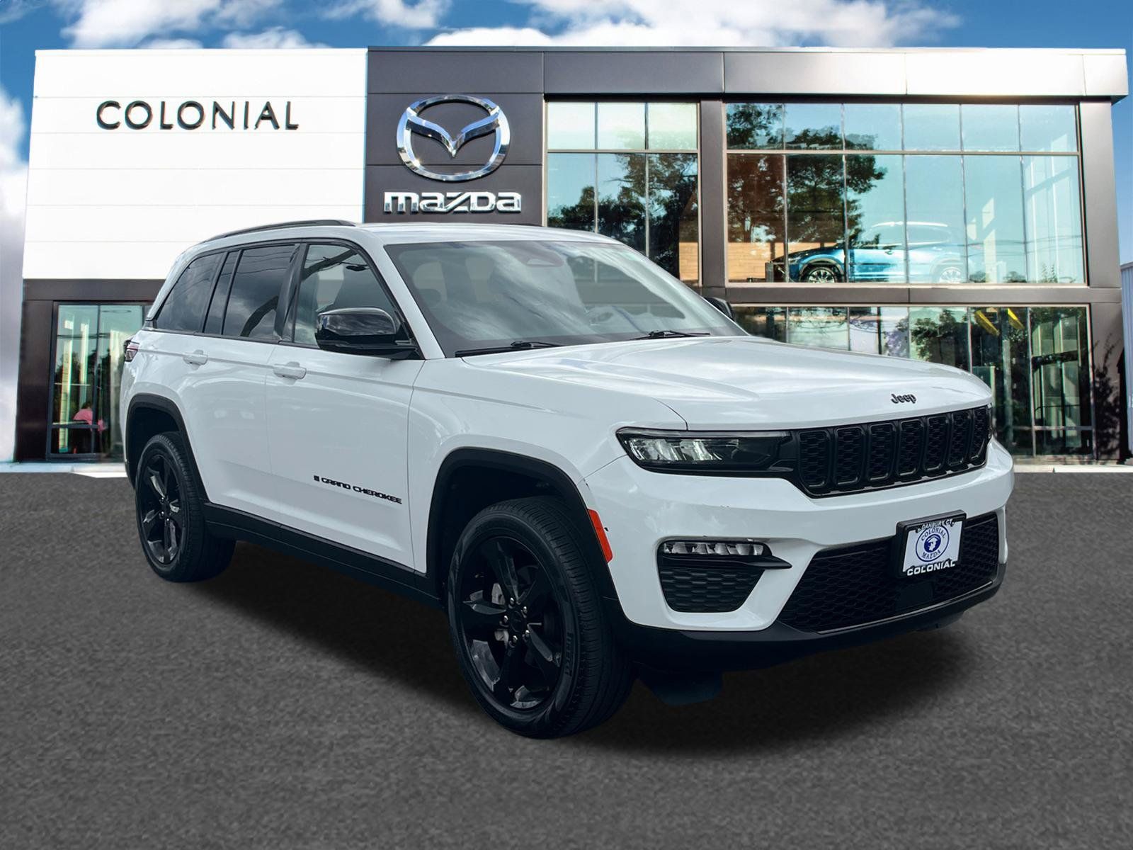 Used 2023 Jeep Grand Cherokee Limited w/ Black Appearance Package AWD/4WD image 1