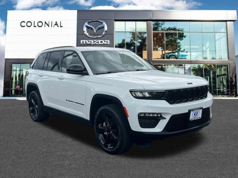 Used 2023 Jeep Grand Cherokee Limited w/ Black Appearance Package AWD/4WD image 1
