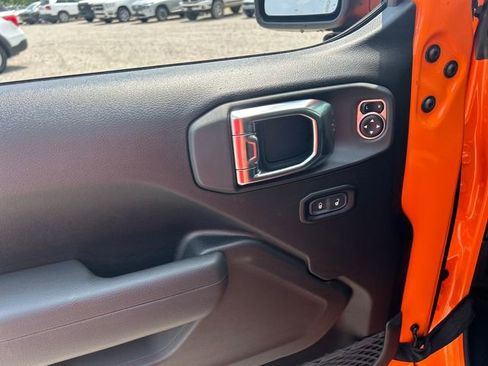 New 2025 Jeep Gladiator Sport image 11