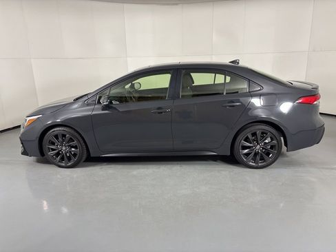 Used 2024 Toyota Corolla SE w/ SE Premium Package image 5