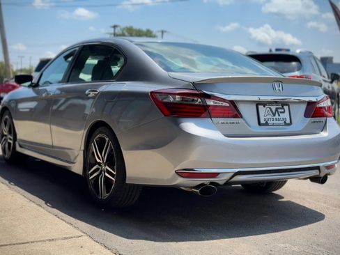 Used 2017 Honda Accord Sport image 4