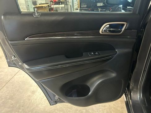 Used 2017 Jeep Grand Cherokee Overland AWD/4WD image 27