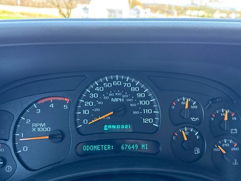 Used 2005 GMC Sierra 2500 SLE w/ Heavy-Duty Power Package image 10