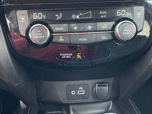 Used 2020 Nissan Rogue SL image 19